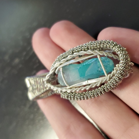 The ice dragons fang / intricate wire wrapped pendant with quartz crystal - Picture 4 of 4